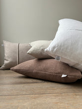 Afbeelding in Gallery-weergave laden, kussen van stonewashed linnen