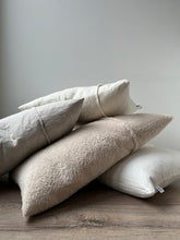 Afbeelding in Gallery-weergave laden, kussen van stonewashed linnen