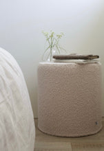 Afbeelding in Gallery-weergave laden, ronde poef van bouclé