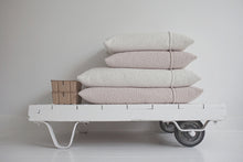 Afbeelding in Gallery-weergave laden, kussen van bouclé